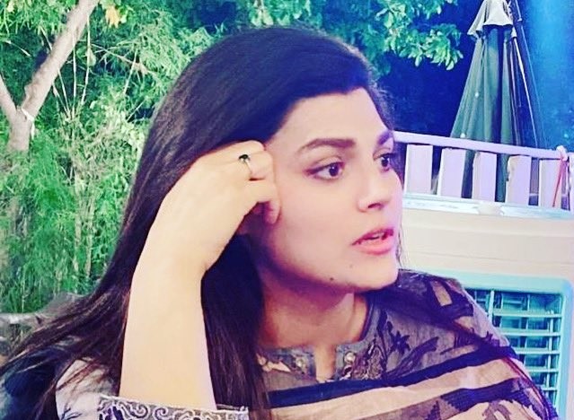  Sophia Mirza requested that her daughters assist in blackmailing their father.